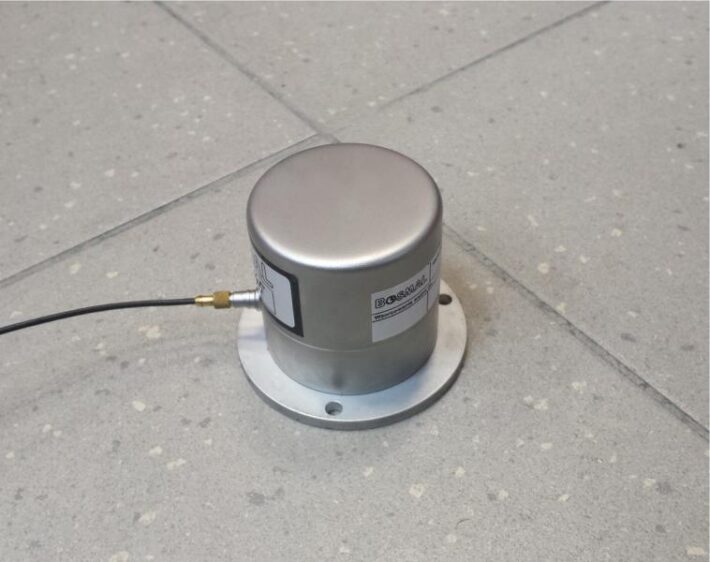 Seismic vibration sensor